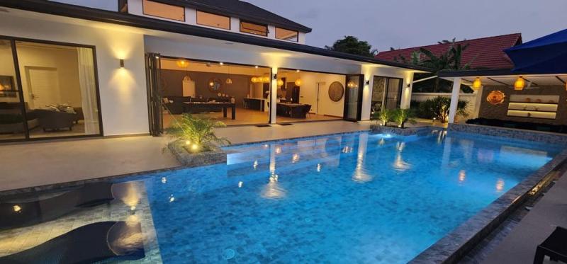 Modern and luxury villa 