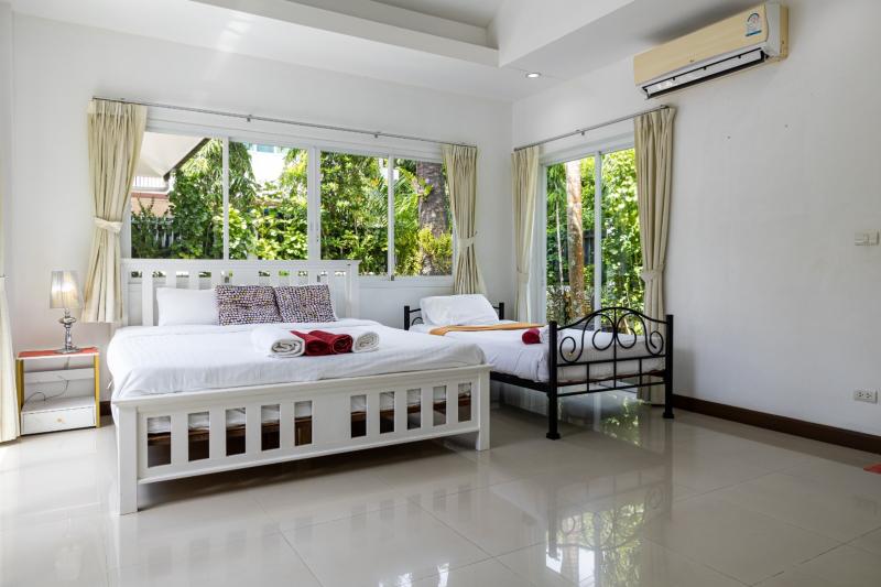 Chalong 4 bedrooms pool villa