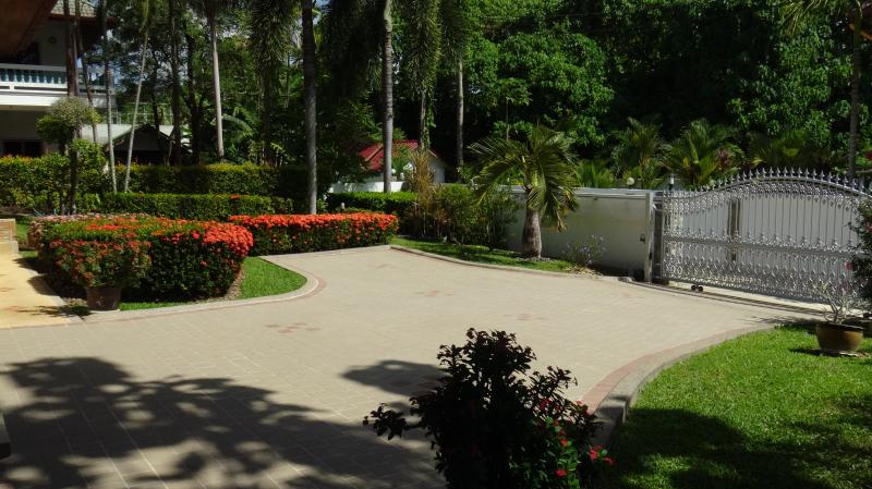 Peaceful pool villa in Rawai