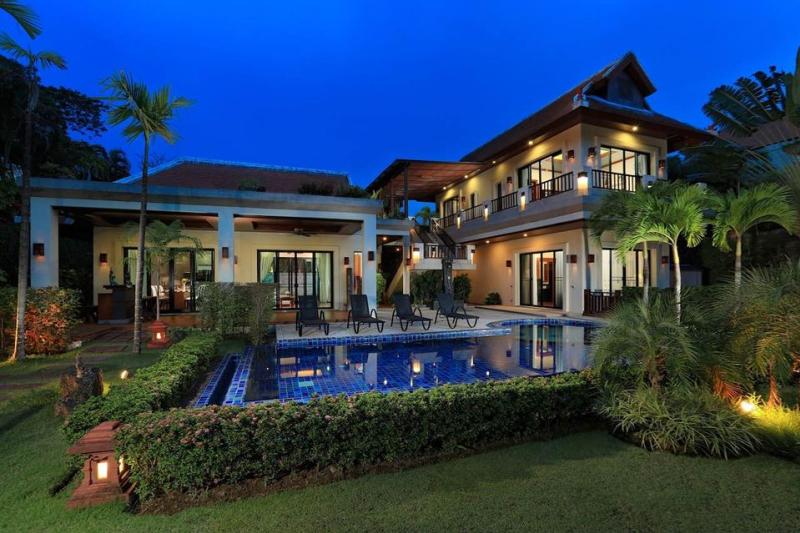 Luxury pool villa naiharn ban bua