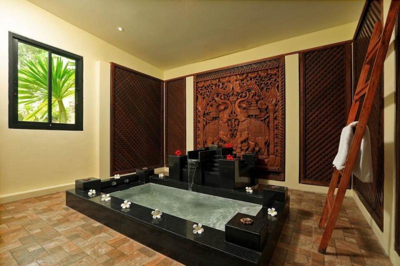 Luxury pool villa naiharn ban bua