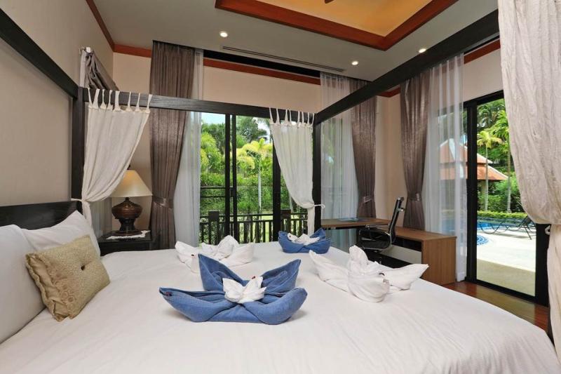 Luxury pool villa naiharn ban bua