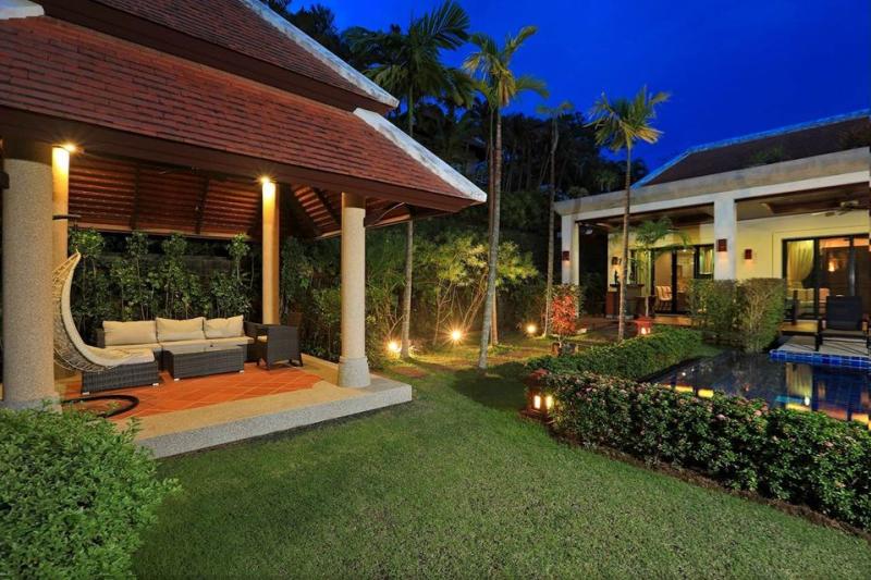 Luxury pool villa naiharn ban bua