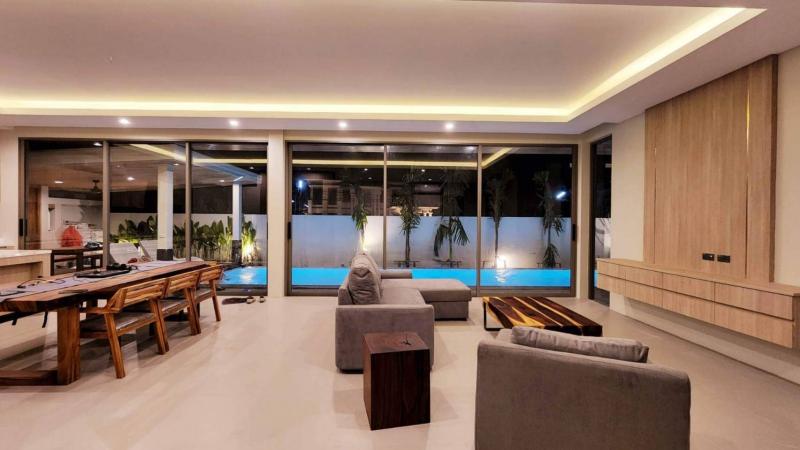  Exceptional 5 bedroom villa in Chalong