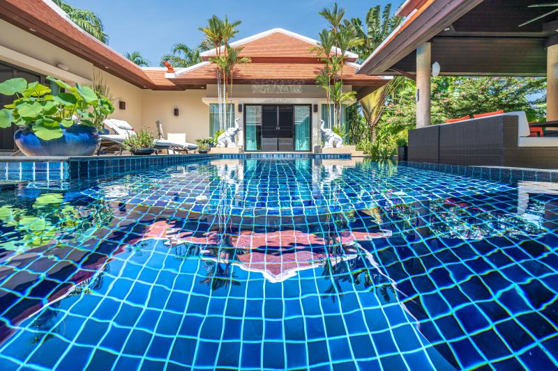 Huge 4 bedroom private pool villa in mint condition - Baan Bua Naiharn 