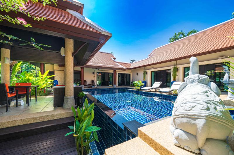 Huge 4 bedroom private pool villa in mint condition - Baan Bua Naiharn 