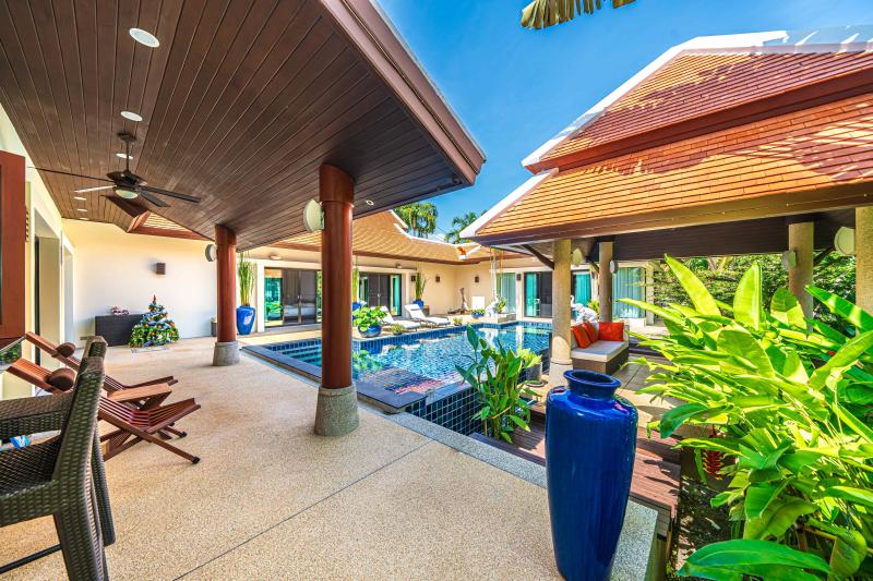 Huge 4 bedroom private pool villa in mint condition - Baan Bua Naiharn 