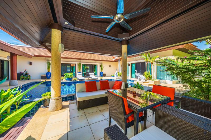 Huge 4 bedroom private pool villa in mint condition - Baan Bua Naiharn 