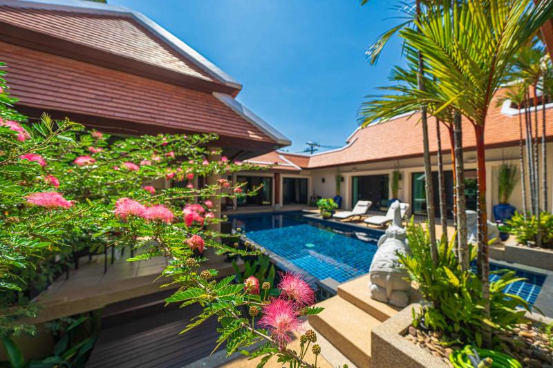 Huge 4 bedroom private pool villa in mint condition - Baan Bua Naiharn 