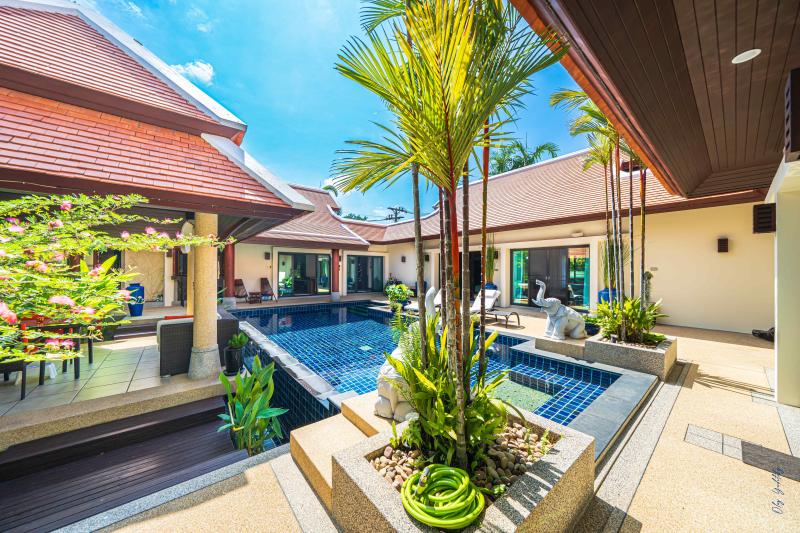 Huge 4 bedroom private pool villa in mint condition - Baan Bua Naiharn 