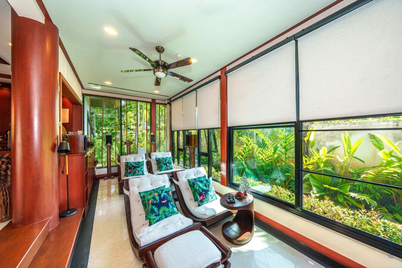 Huge 4 bedroom private pool villa in mint condition - Baan Bua Naiharn 