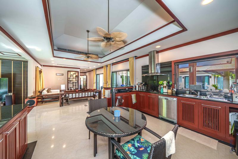 Huge 4 bedroom private pool villa in mint condition - Baan Bua Naiharn 