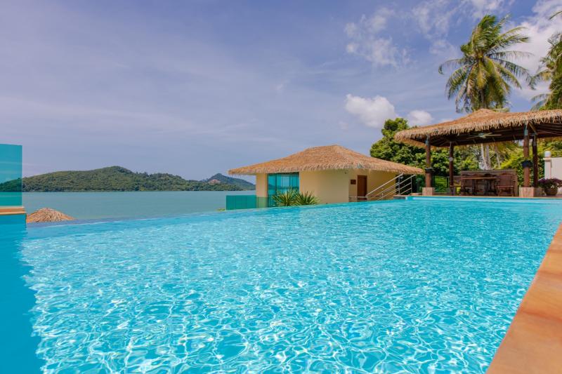 Beautiful 6 bedroom Island Villa for sale on Coconut Island 6 bedroom